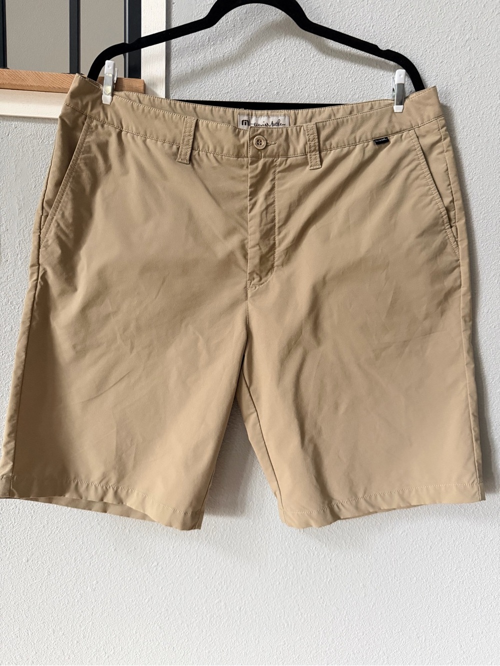 TravisMathew Performance Golf Chino Shorts Khaki Beige Mens Size 38 Stretch